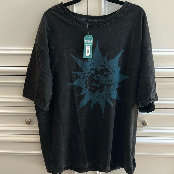 NWT Earthbound Black Sun/Moon Graphic T-Shirt - Picture 1 of 3